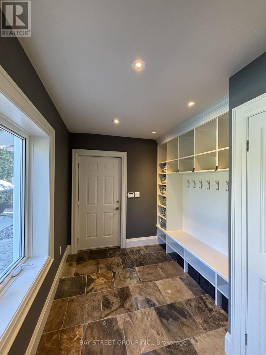 8 Dodie Street, Aurora, ON photo 9