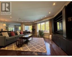 8 Dodie Street, Aurora, ON L4G2L2 Photo 7