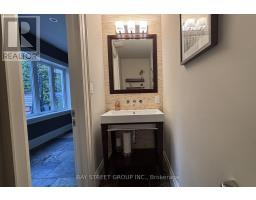 8 Dodie Street, Aurora, ON L4G2L2 Photo 9