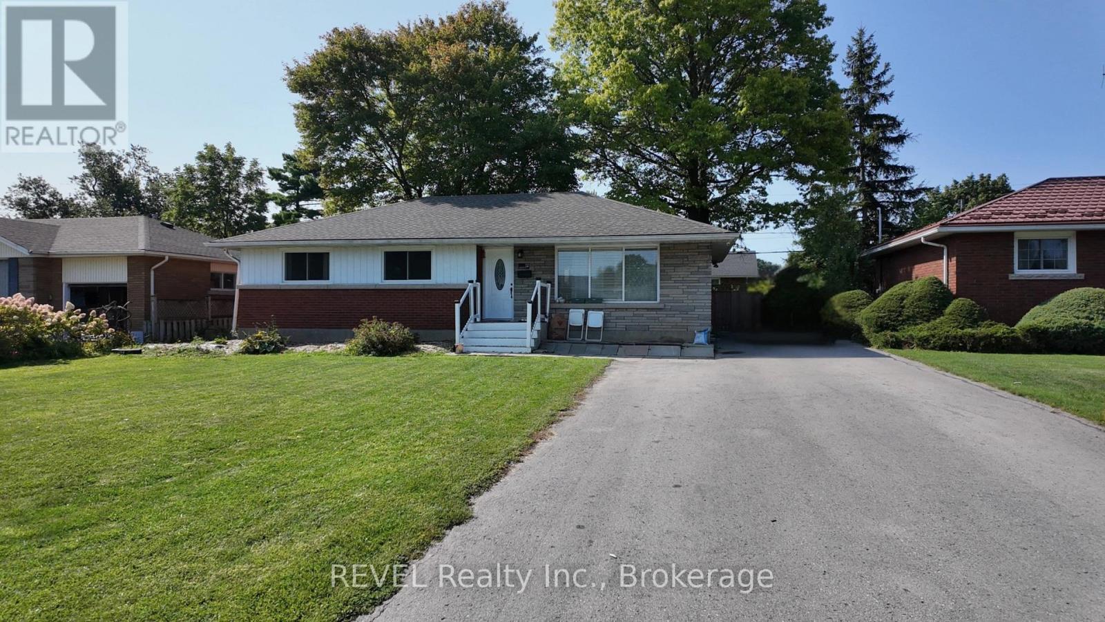 12 GLENDALE DRIVE, Welland (Prince Charles)