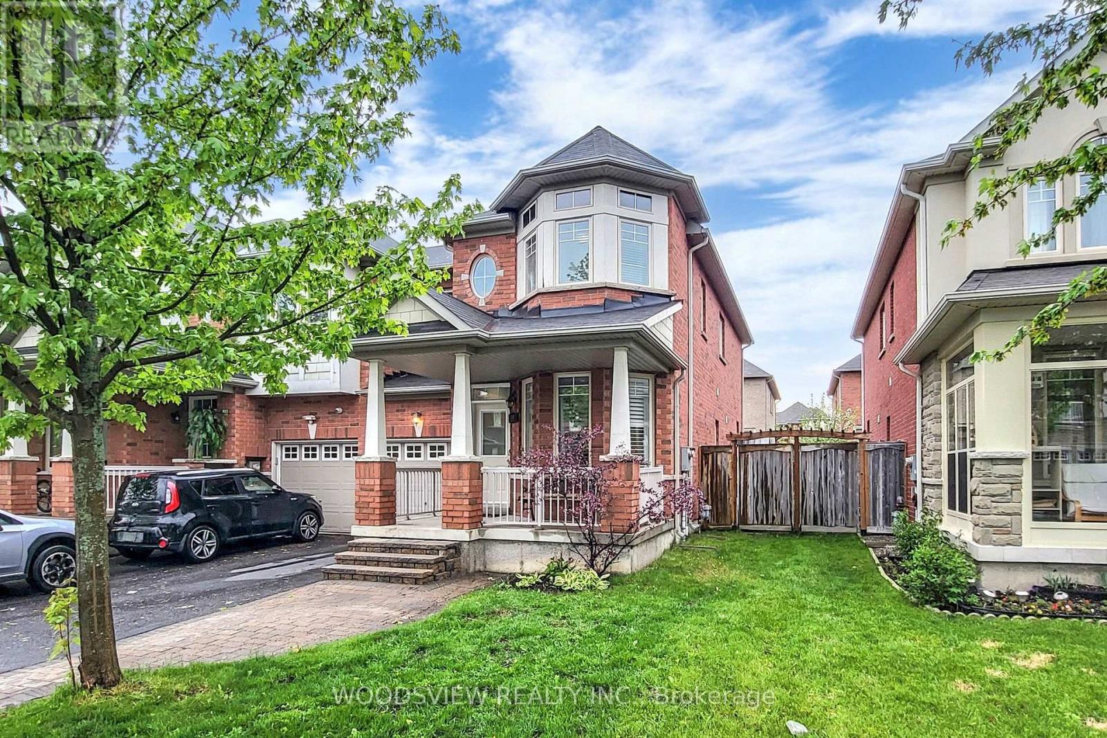 14 Stookes Crescent, Richmond Hill, ON photo 2
