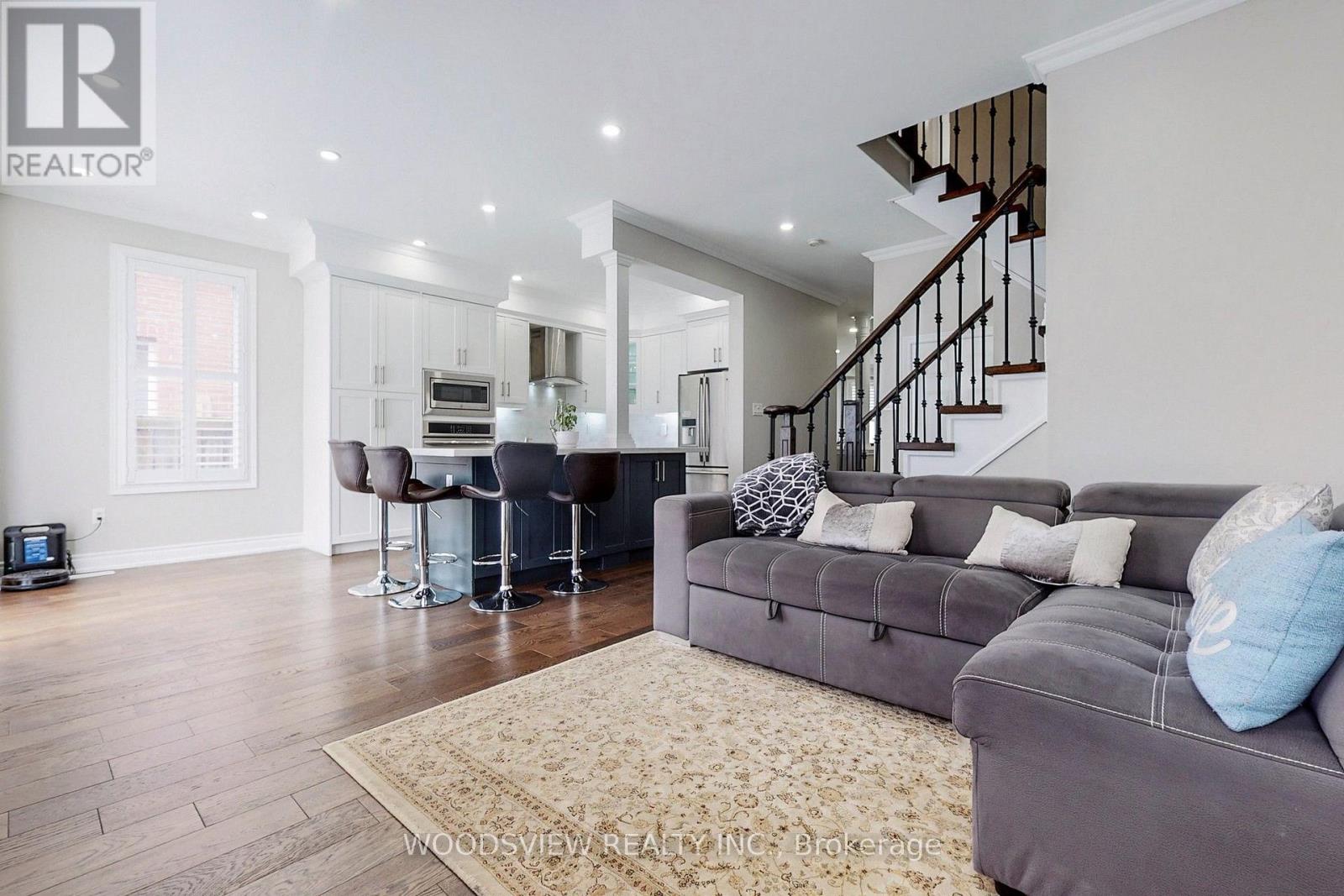 14 Stookes Crescent, Richmond Hill, ON photo 5