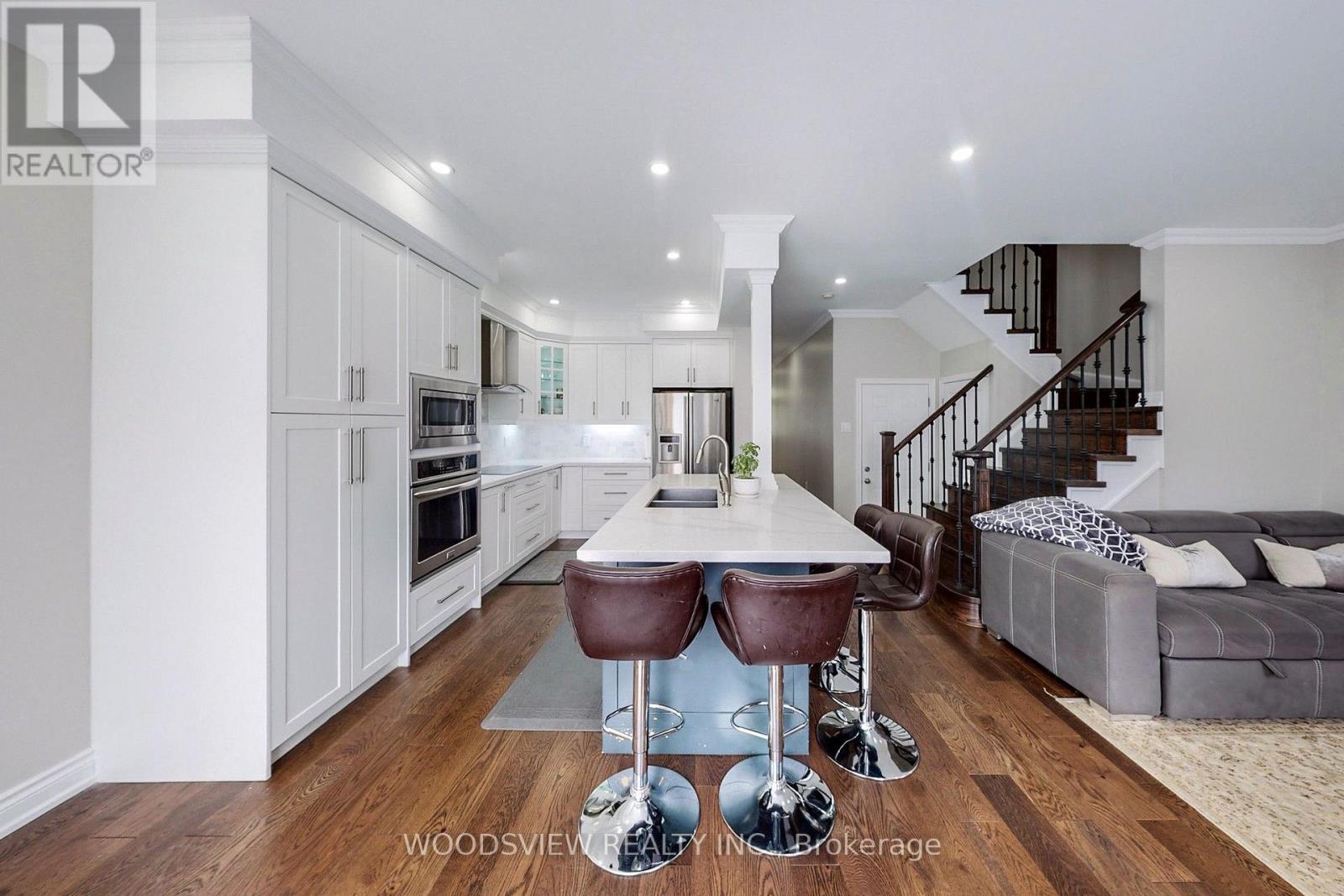 14 Stookes Crescent, Richmond Hill, ON photo 7