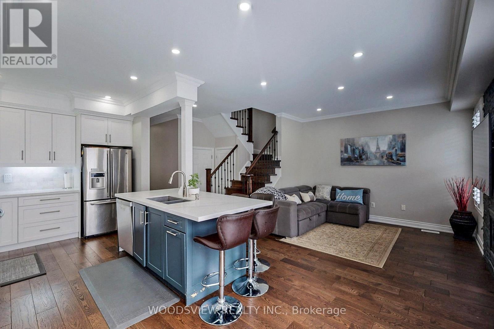 14 Stookes Crescent, Richmond Hill, ON photo 8