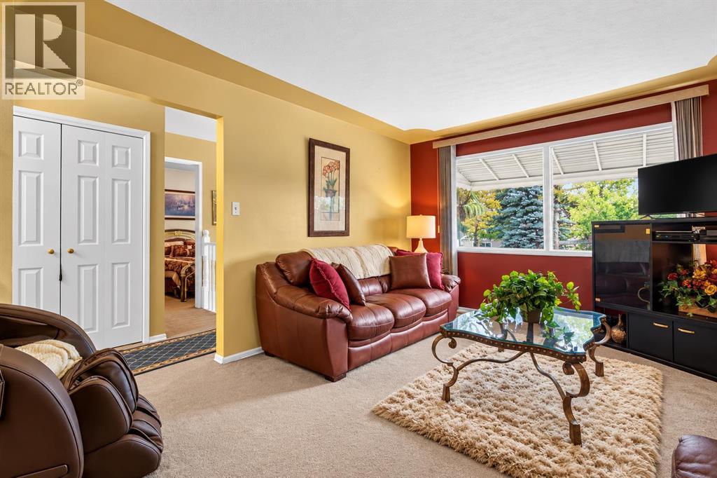 3620 Dover Ridge Drive SE, Calgary — photo 9