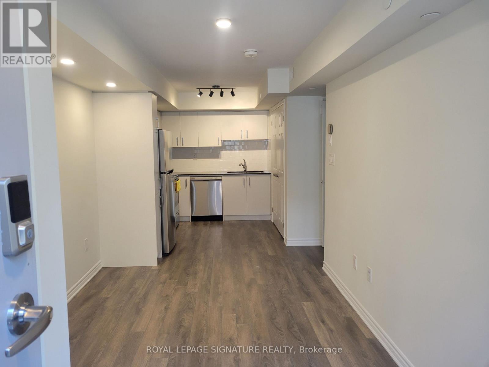 2791 Eglinton Unit 540 photo 2