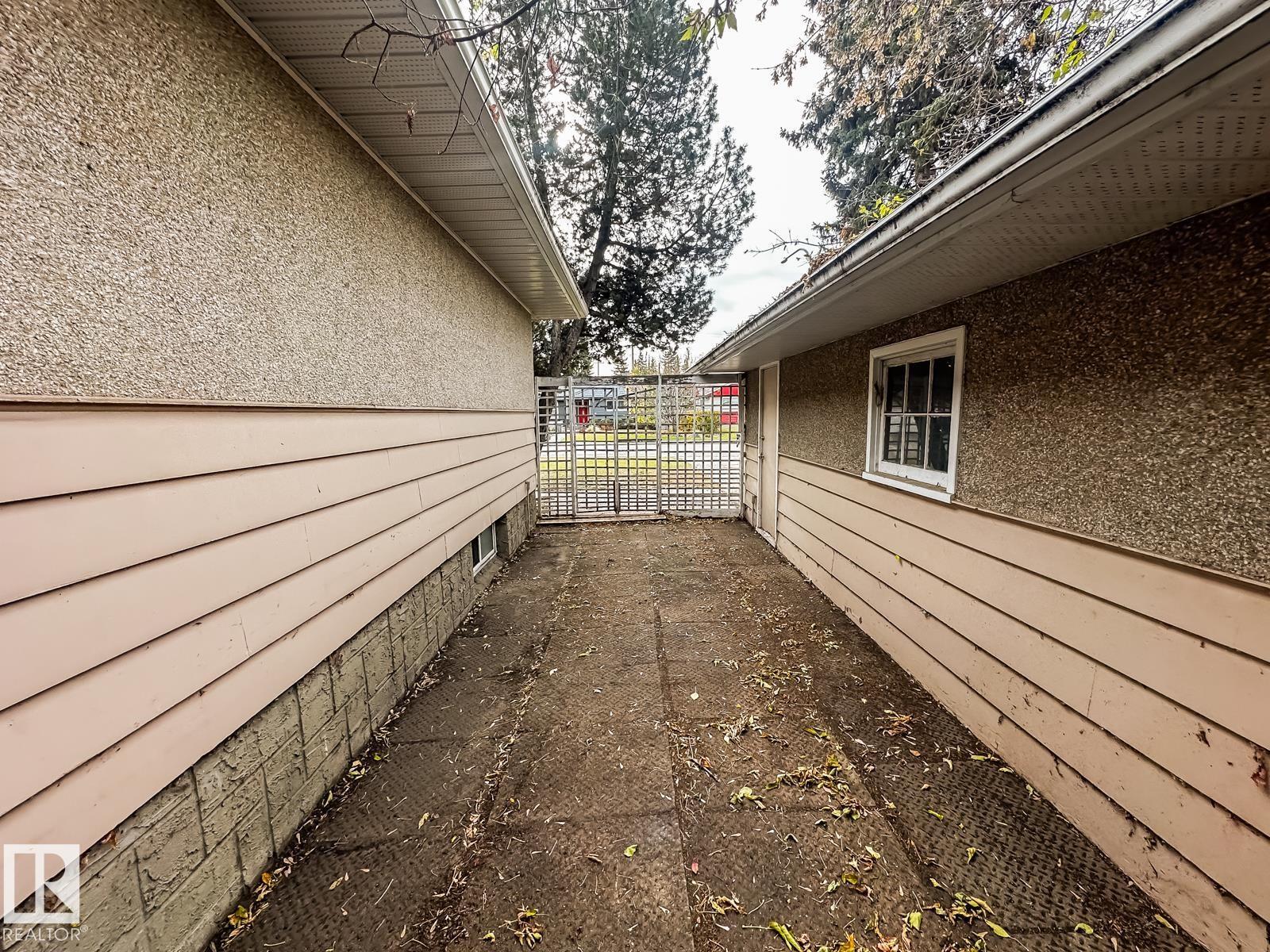 5812 105 AV NW, photo 39 of 61