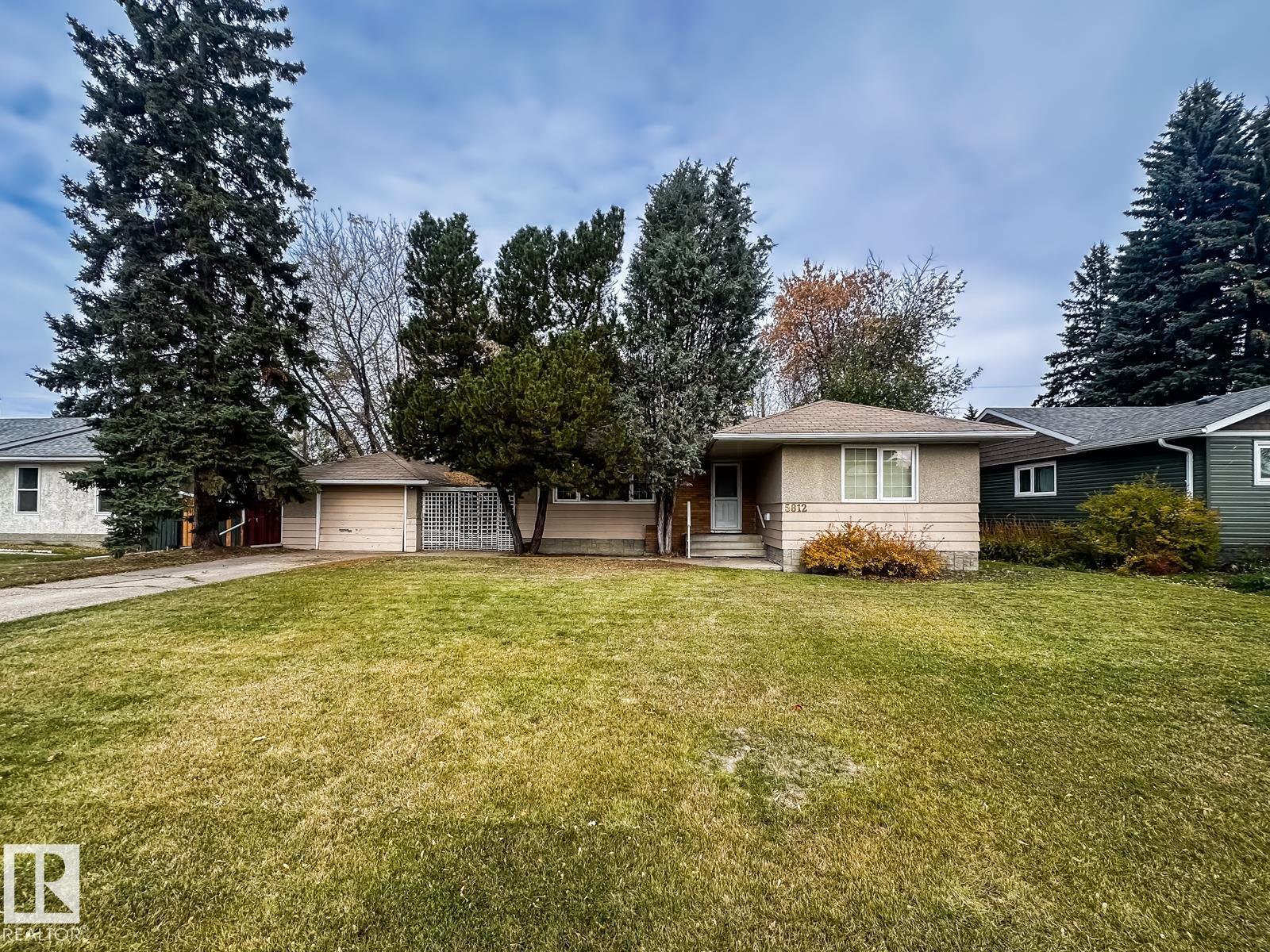 5812 105 AV NW, Edmonton, Alberta, T6A1A6