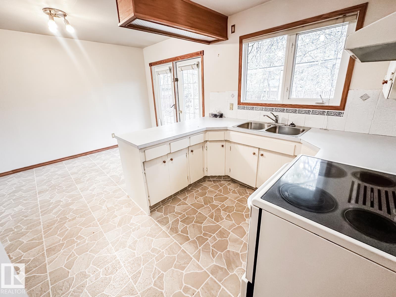 5812 105 AV NW, photo 17 of 61