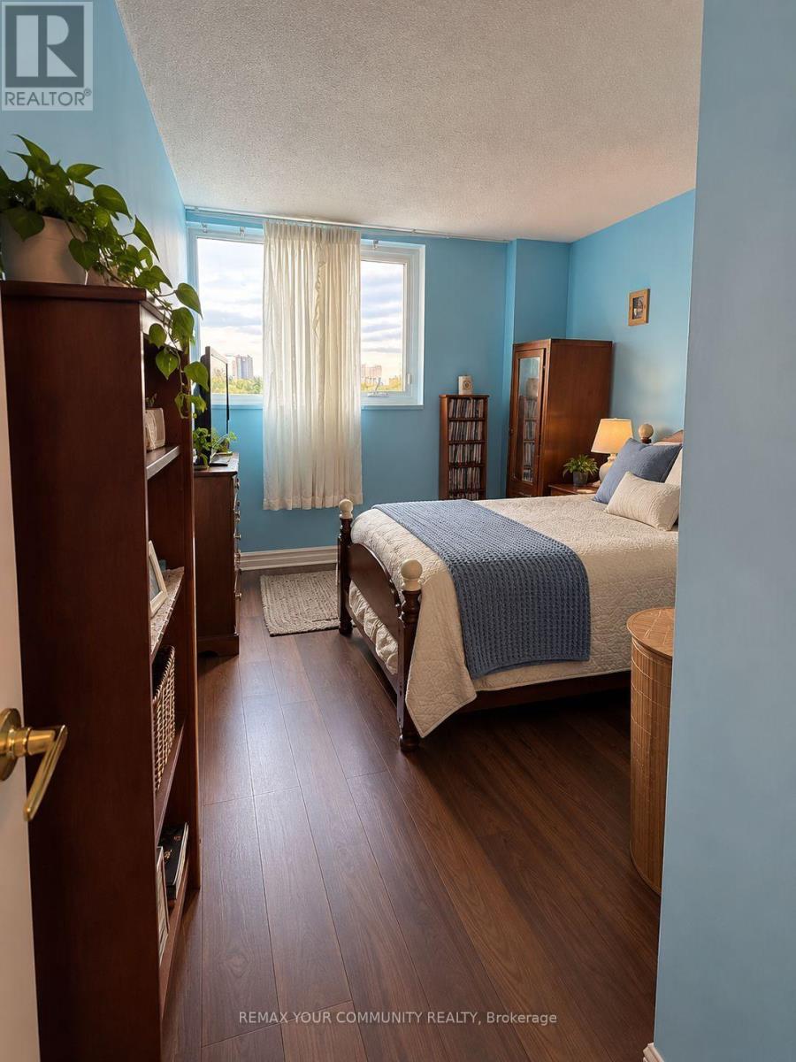 803- 260 Scarlett Road, Toronto, ON photo 2