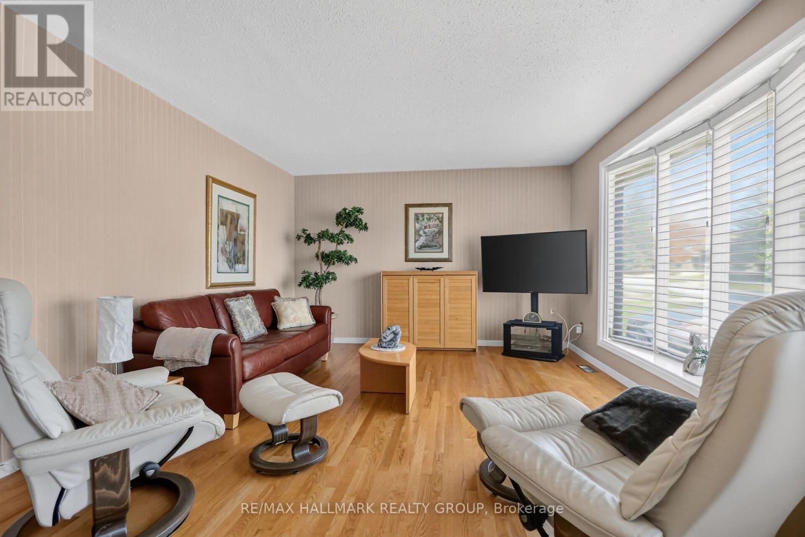 3 Bed, 2 Bath House for Sale in Ottawa – 1592 MAXIME STREET, Ottawa – MLS# X14103958 - Image 9
