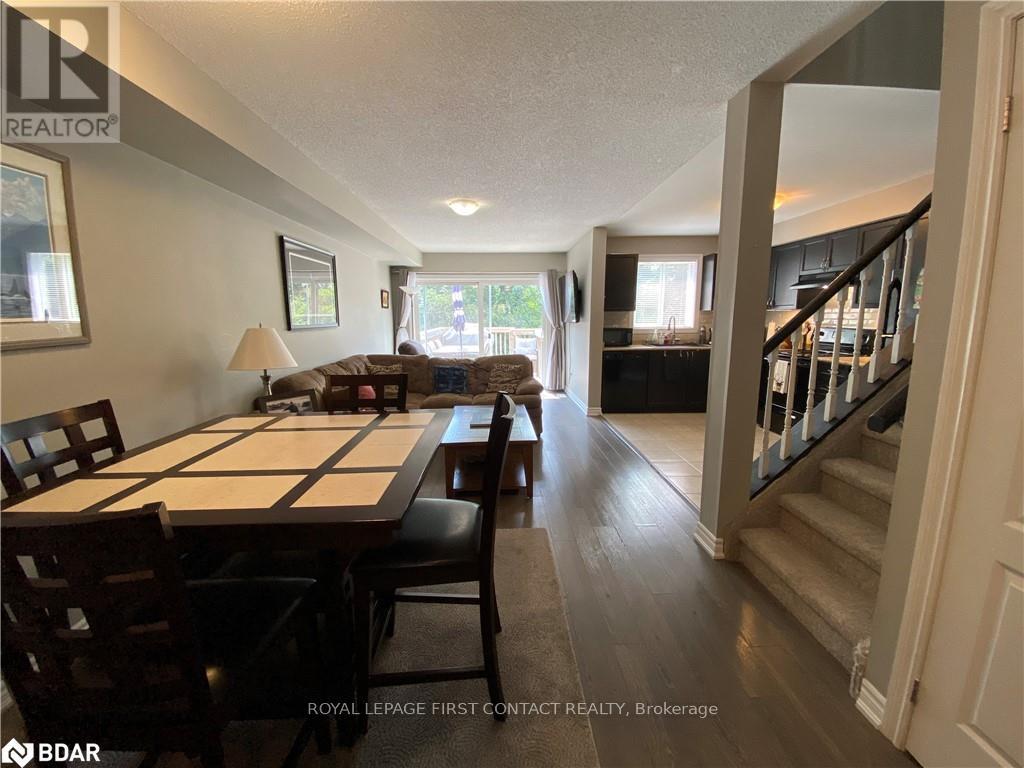 63 SYDENHAM, Barrie (Georgian Drive) — photo 2