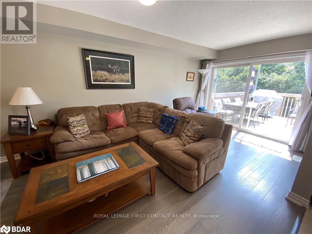 63 SYDENHAM, Barrie (Georgian Drive) — photo 4