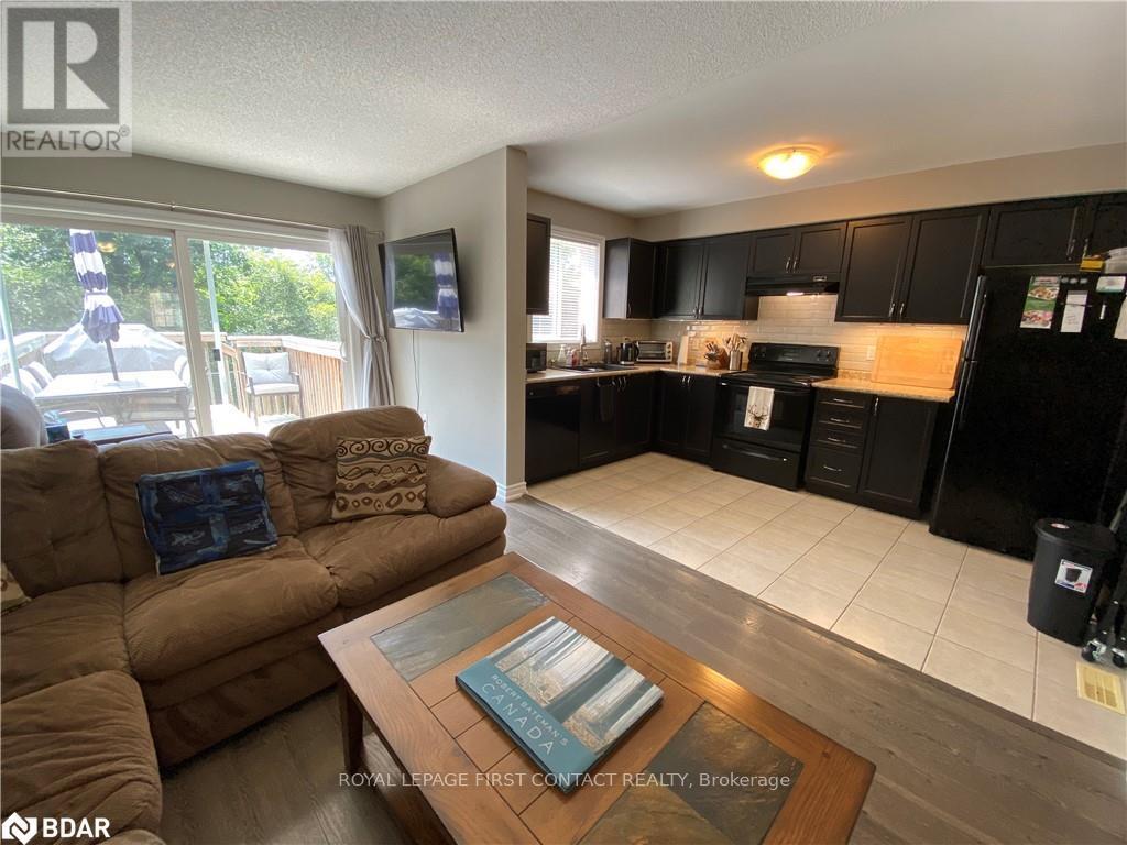63 SYDENHAM, Barrie (Georgian Drive) — photo 5