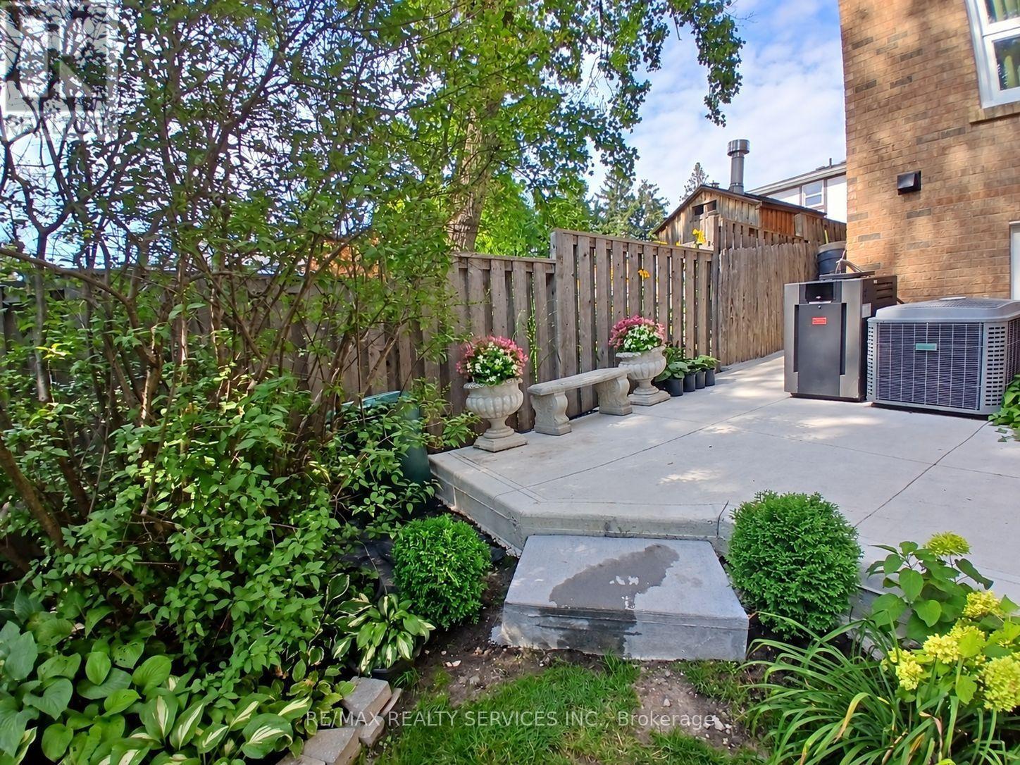 15 Pine Ridge Lane, Brampton, ON photo 36