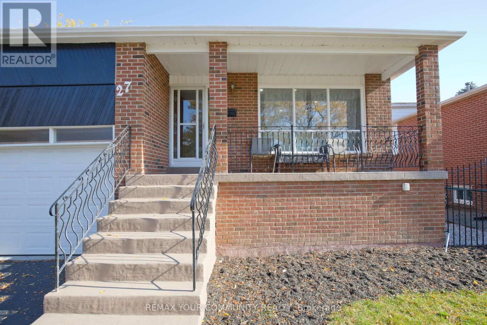 27 Moffatt Avenue, Brampton, ON photo 2
