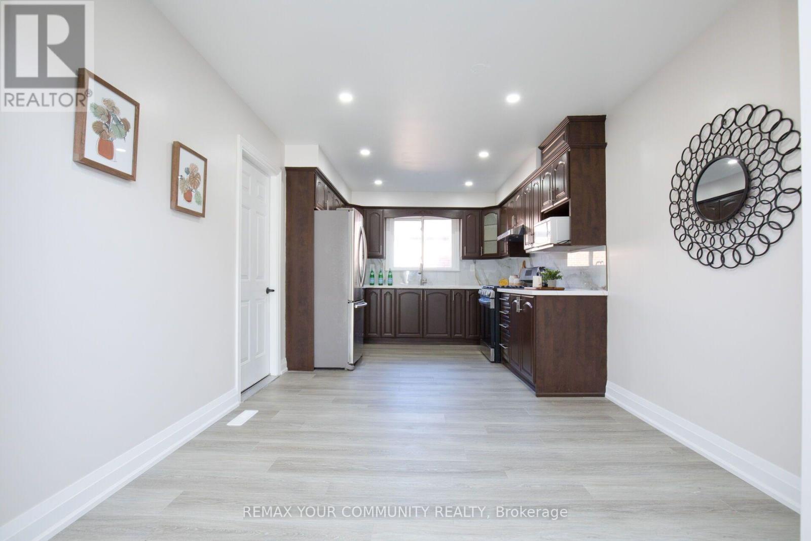 27 Moffatt Avenue, Brampton, ON photo 8