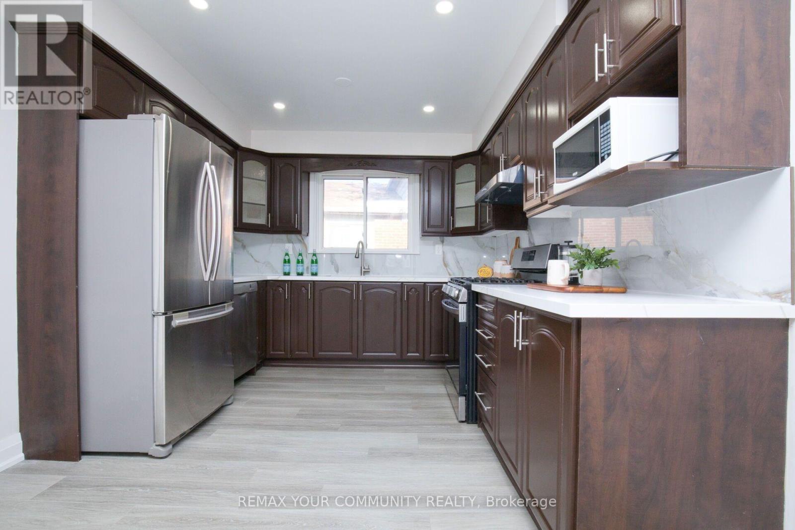 27 Moffatt Avenue, Brampton, ON photo 9