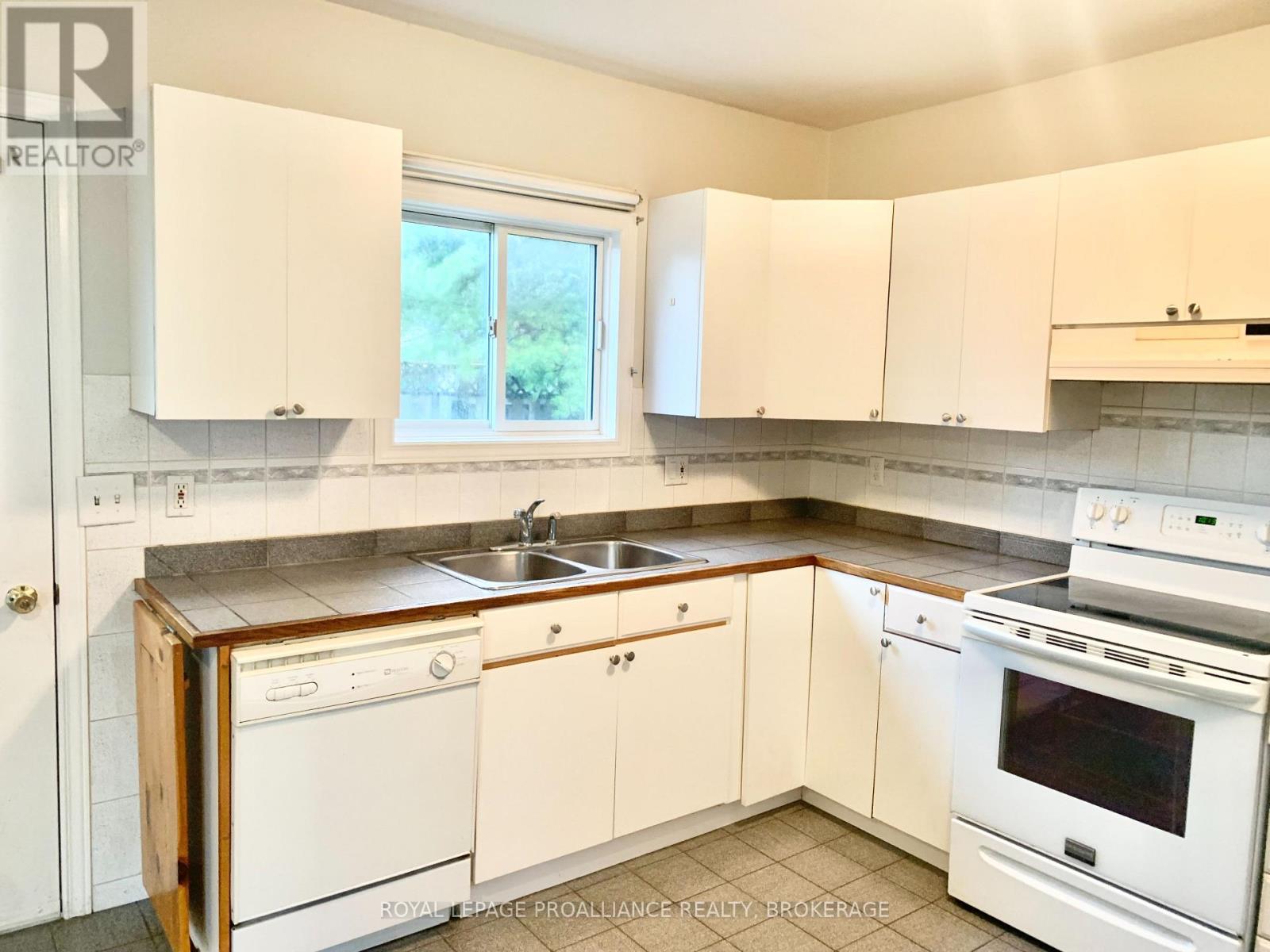 818 DIVISION STREET, Kingston (East of Sir John A. Blvd) — photo 6