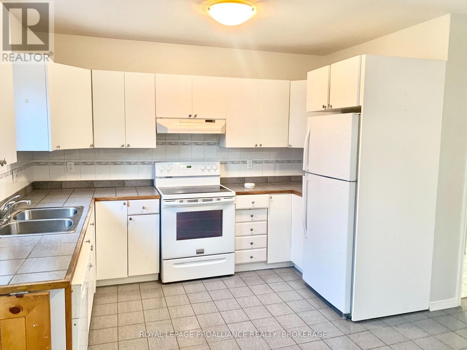 818 DIVISION STREET, Kingston (East of Sir John A. Blvd) — photo 8