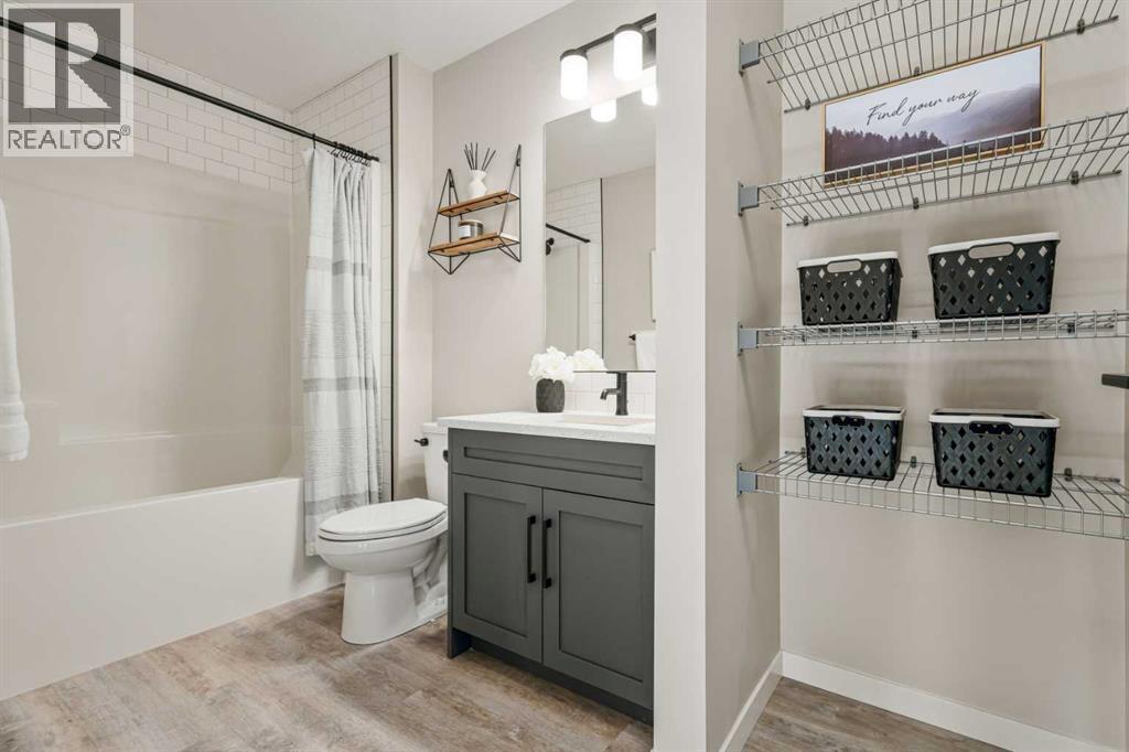 Upper Floor main Bathroom