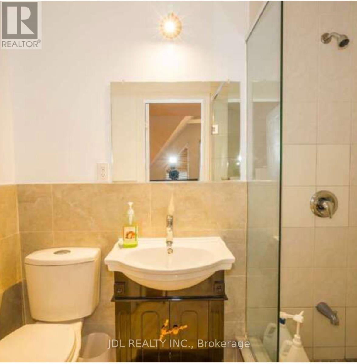 BIG MASTER BEDROOM MAIN - 118 SHUTER ST STREET, Toronto (Moss Park) — photo 5