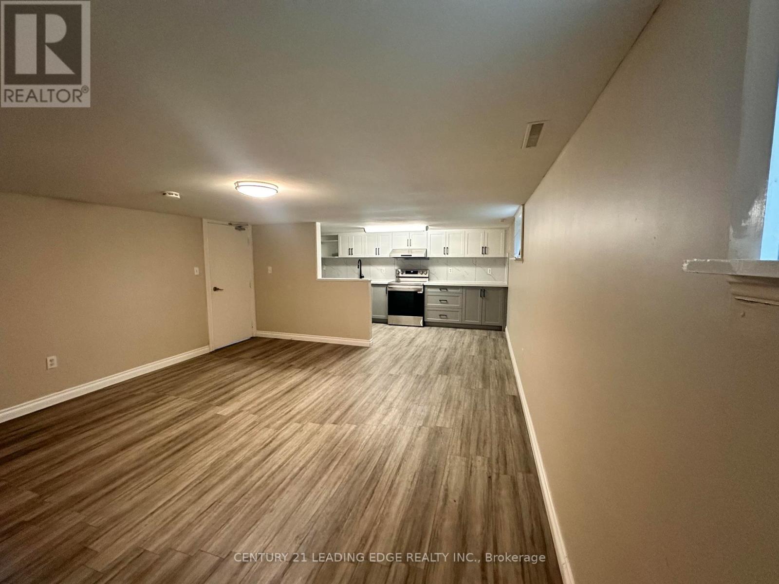 BSMT- 92 Thickson Road North, Whitby, ON photo 4