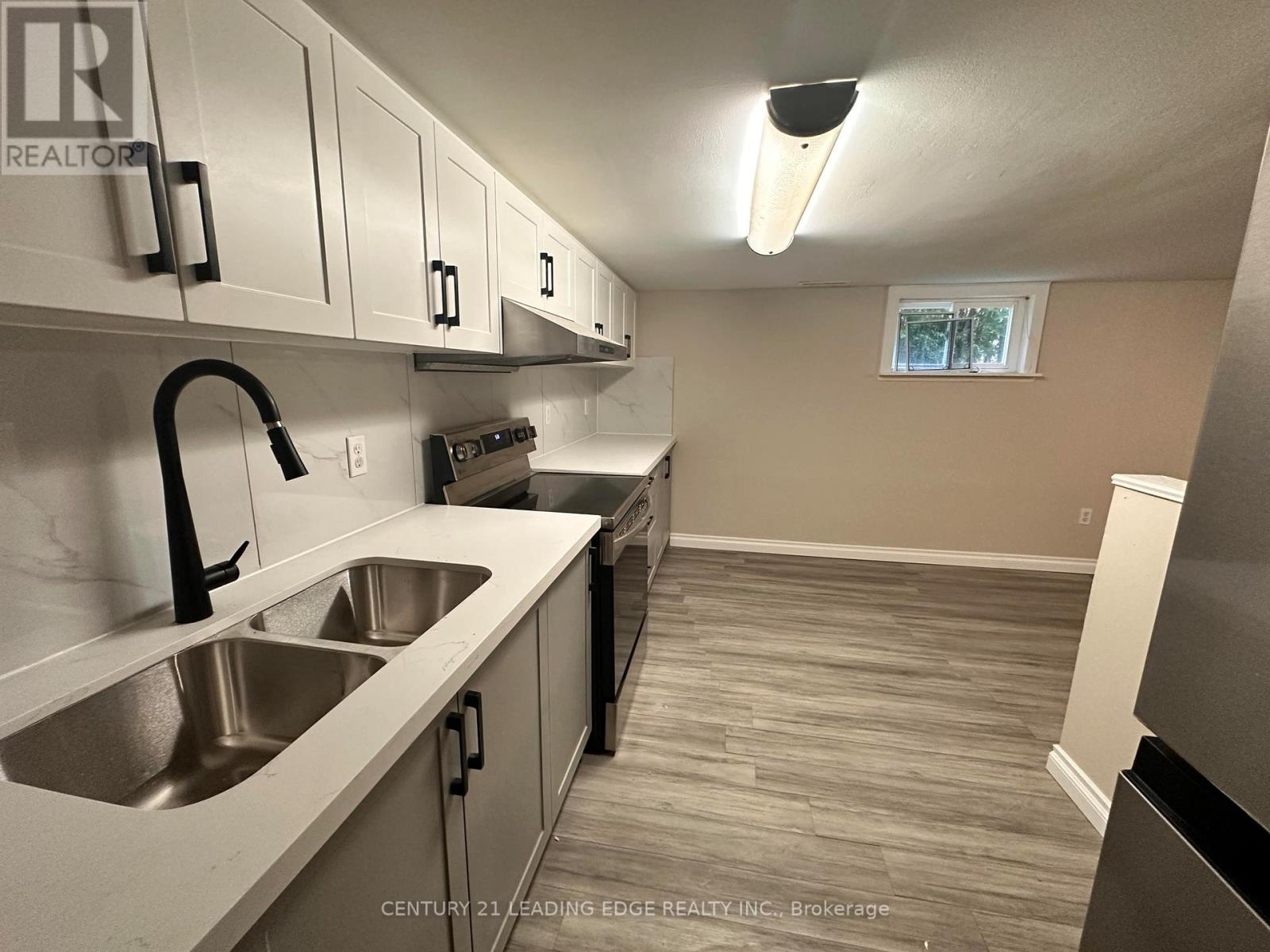BSMT- 92 Thickson Road North, Whitby, ON photo 5