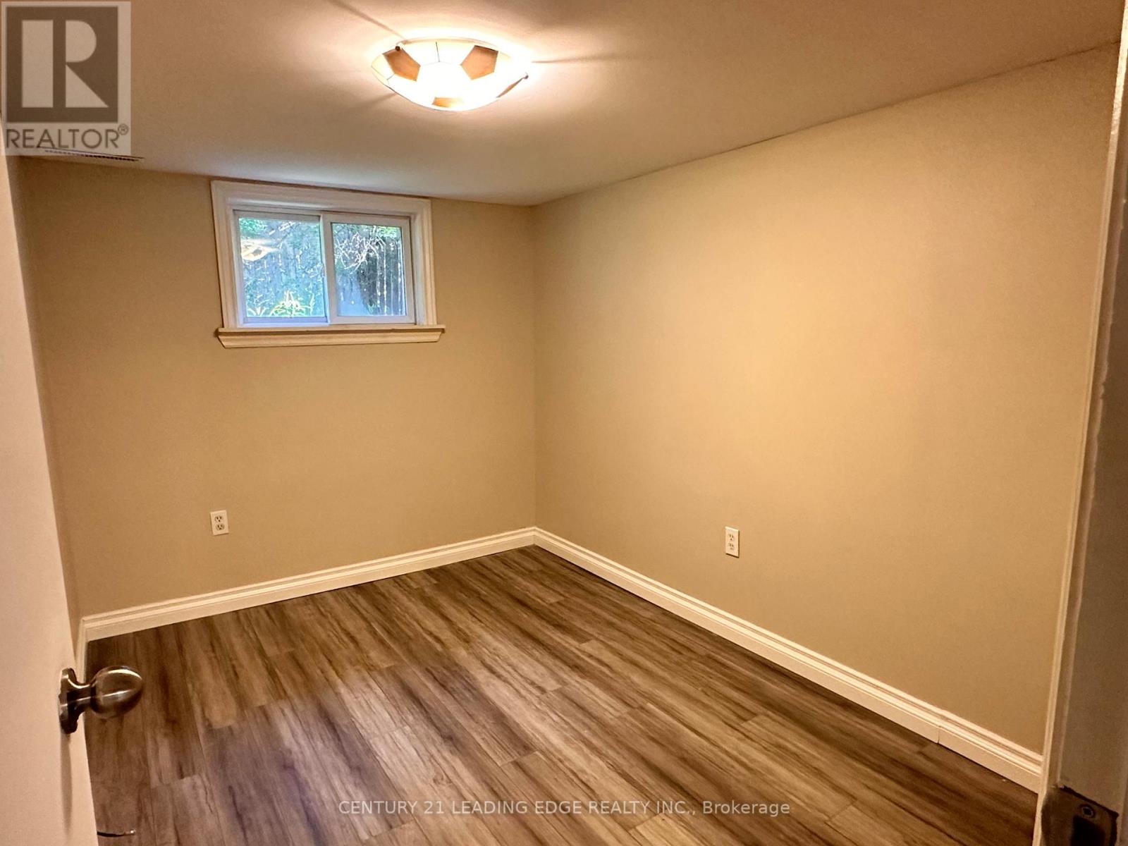 BSMT- 92 Thickson Road North, Whitby, ON photo 8