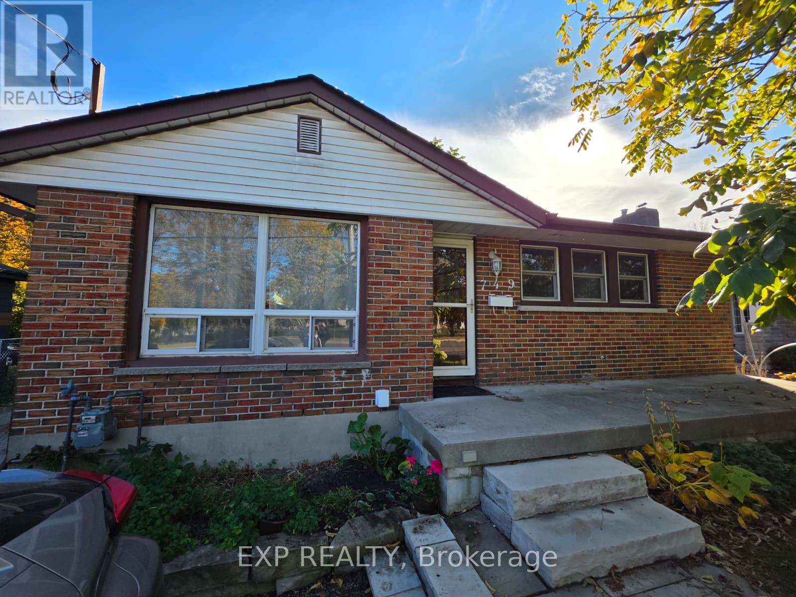 Main- 749 King Street West, Oshawa, ON photo 1