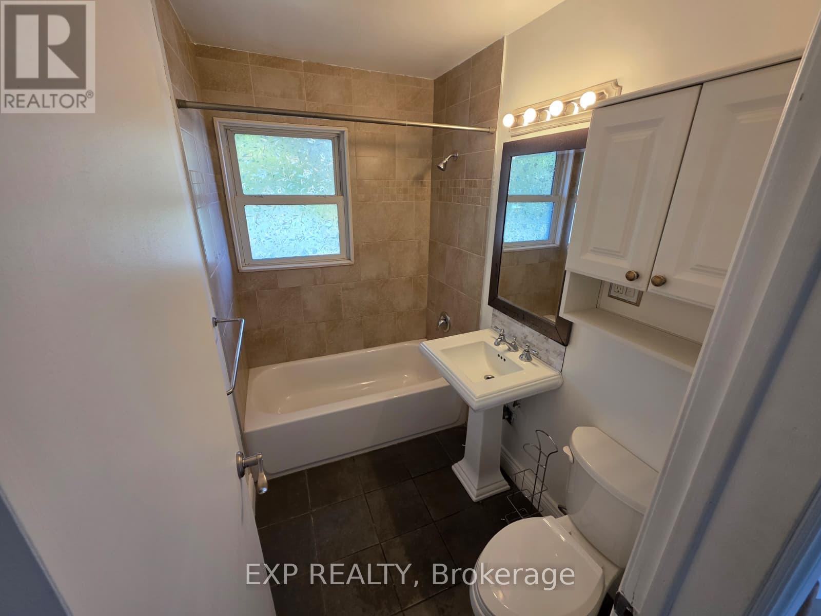 Main- 749 King Street West, Oshawa, ON photo 10
