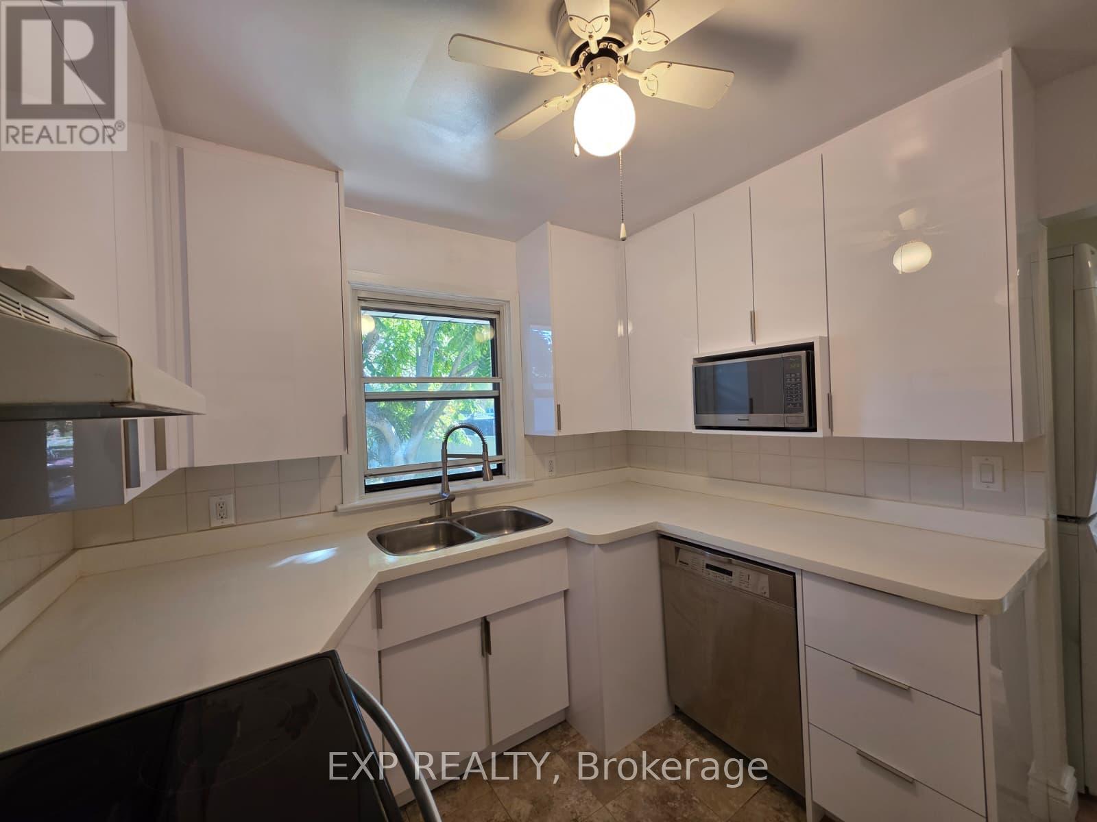 Main- 749 King Street West, Oshawa, ON photo 5