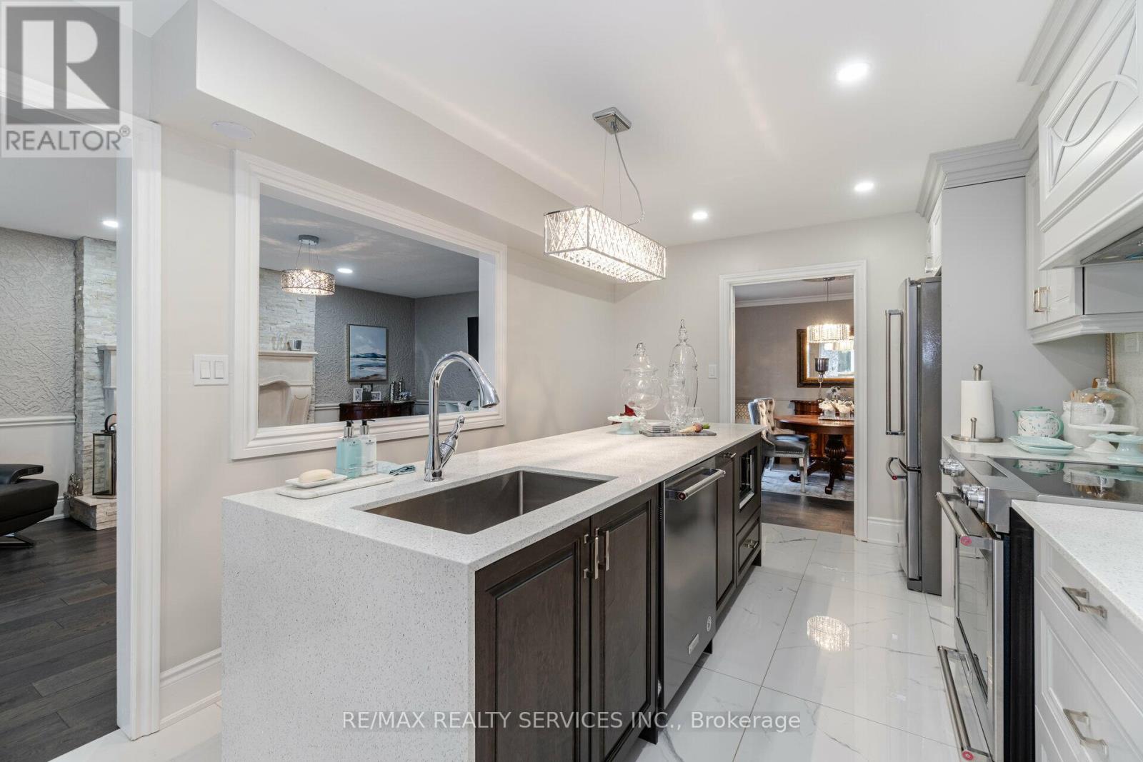 15 Pine Ridge Lane, Brampton, ON photo 8