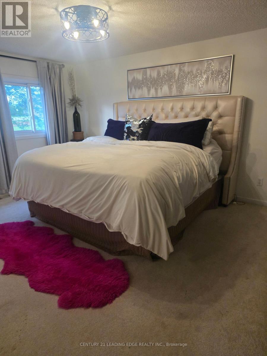 85 Panter Crescent, Ajax, ON photo 5