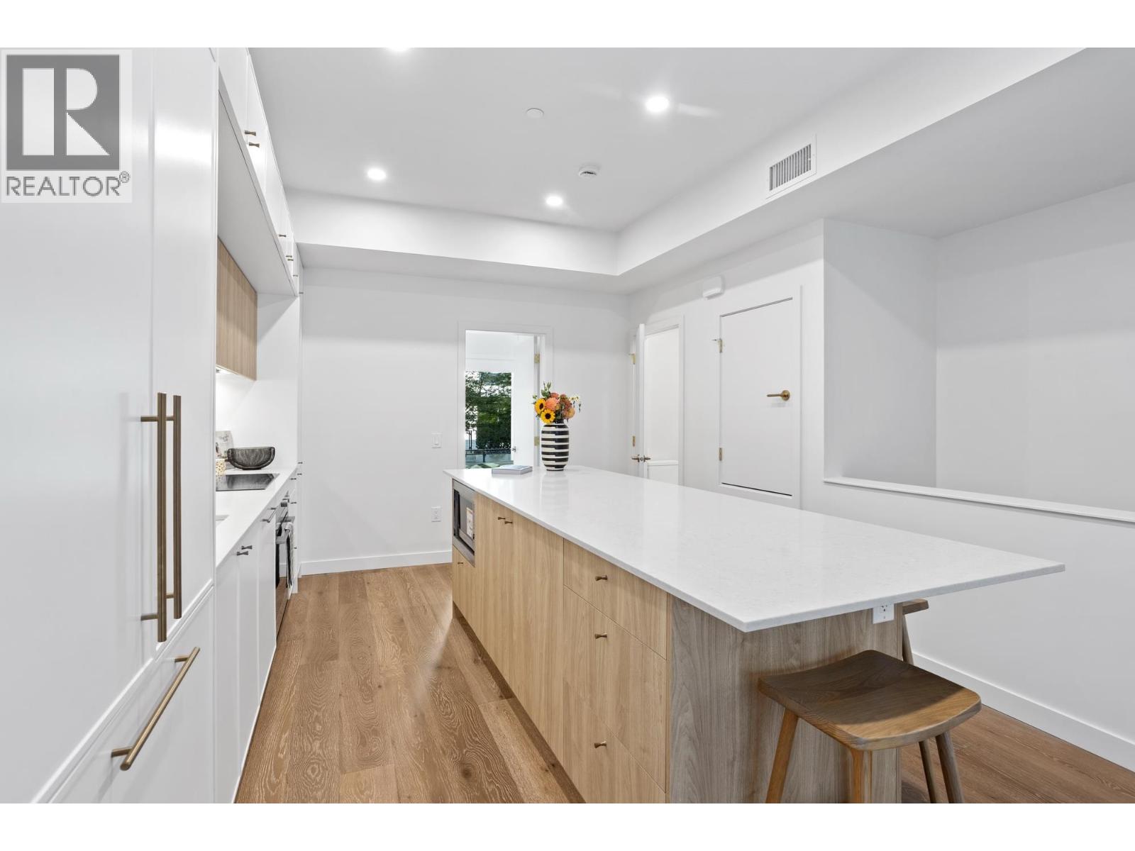 131 602 E 2ND Street, North Vancouver