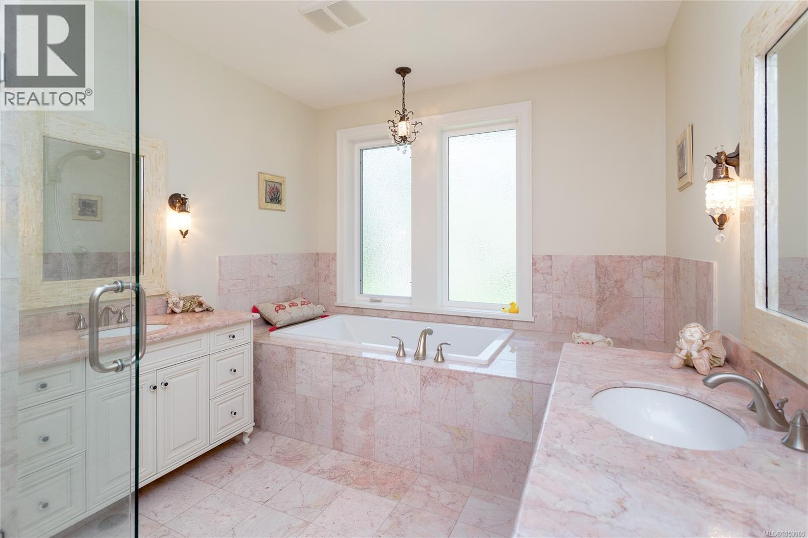  3280 Ripon Road, Oak Bay