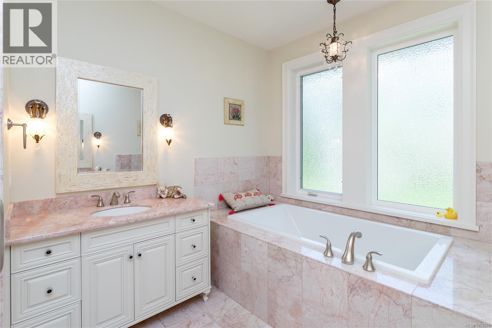  3280 Ripon Road, Oak Bay