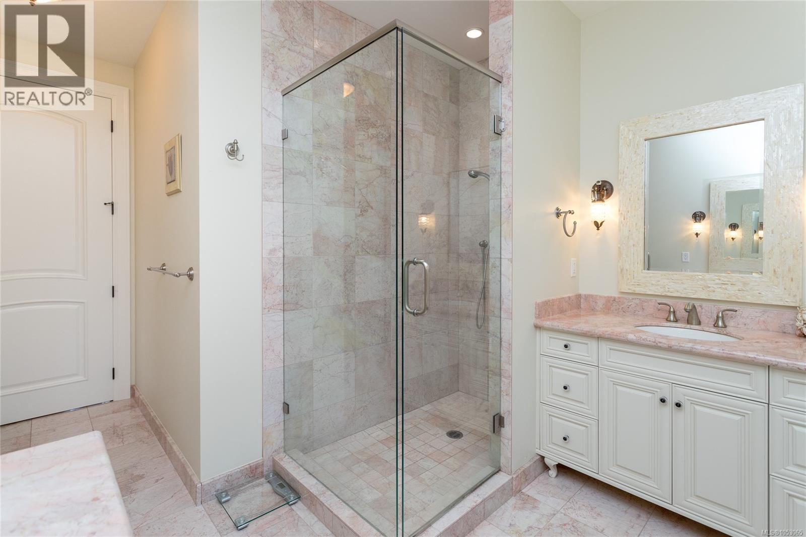  3280 Ripon Road, Oak Bay