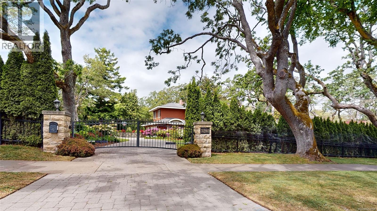  3280 Ripon Road, Oak Bay
