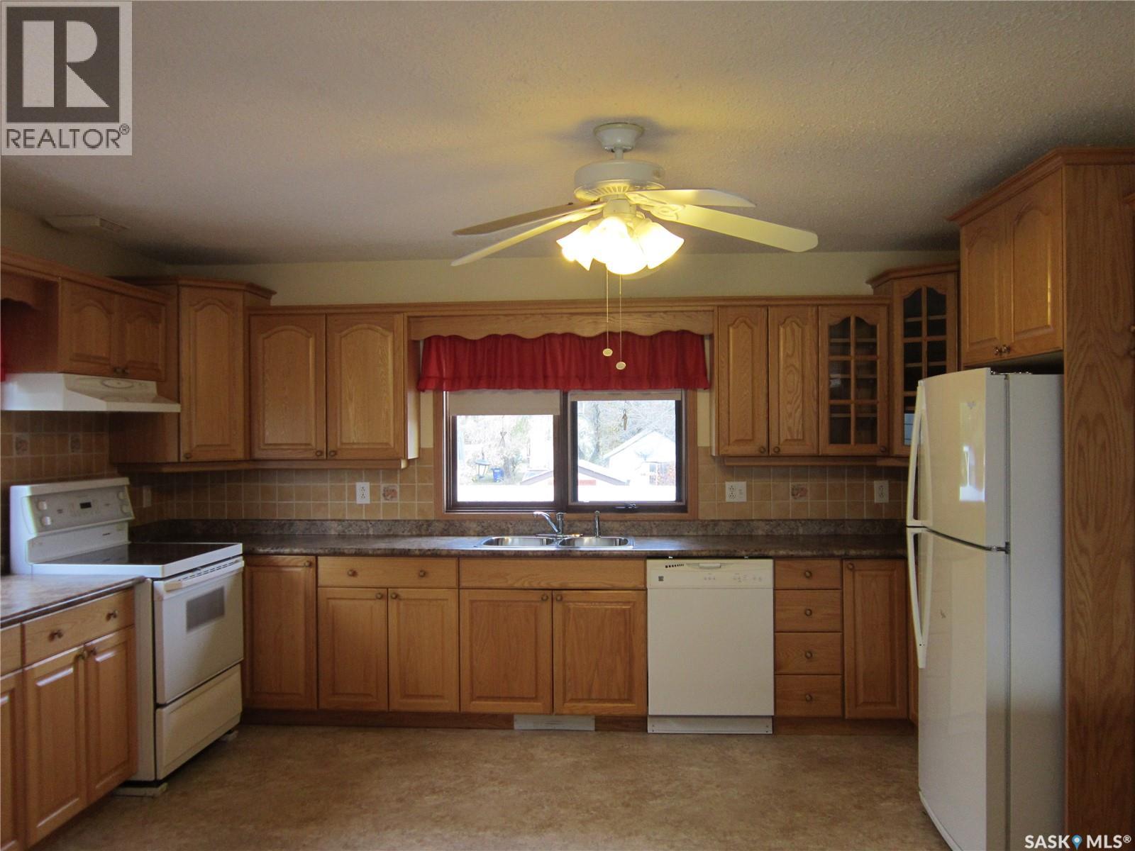 210 1st STREET N, Wakaw — photo 11
