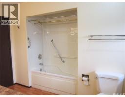 210 1st Street N, Wakaw, SK S0K4P0 Photo 16