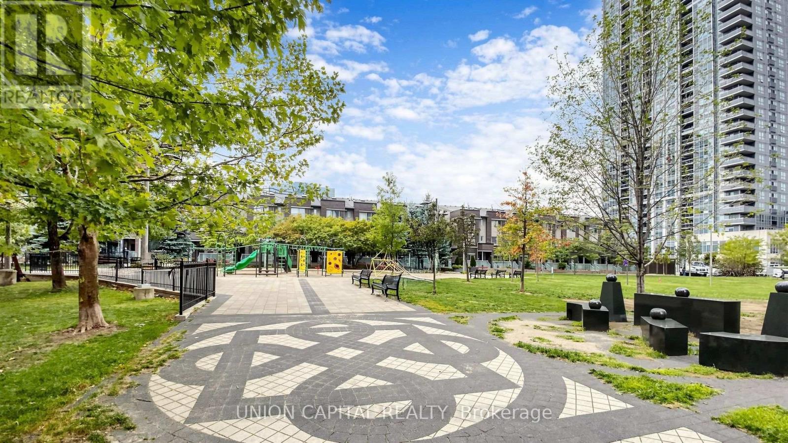 #214 181 VILLAGE GREEN SQUARE - 12
