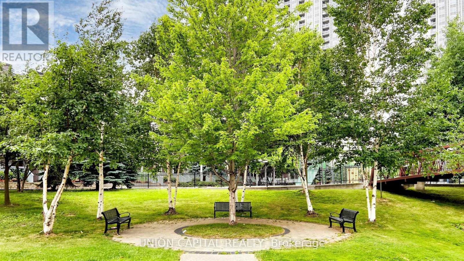 #214 181 VILLAGE GREEN SQUARE - 14
