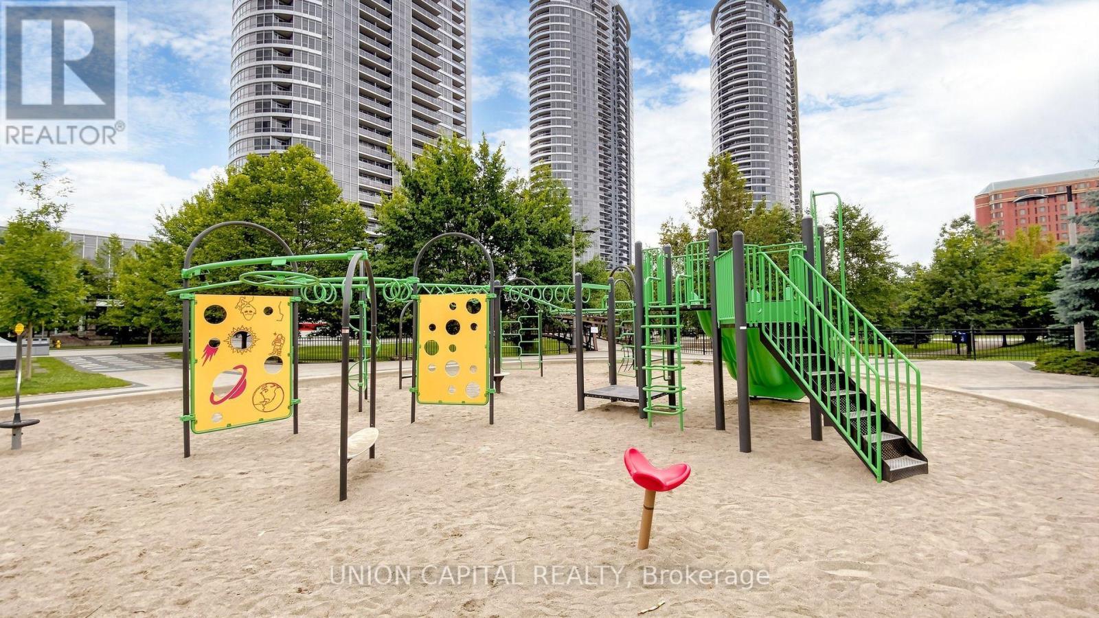 #214 181 VILLAGE GREEN SQUARE - 13