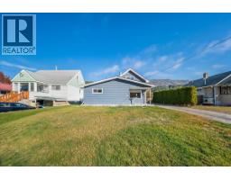 Full bathroom - 2223 Sixth Avenue, Trail, BC V1R3B9 Photo 7