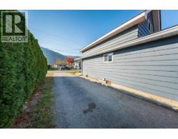 Kitchen - 2223 Sixth Avenue, Trail, BC V1R3B9 Photo 10