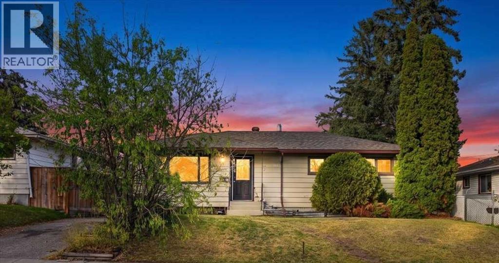 8 Hogarth Crescent SW, Calgary, Alberta, T2V3A7
