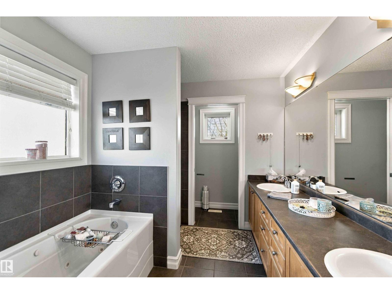 102 Boxwood Bend, photo 38