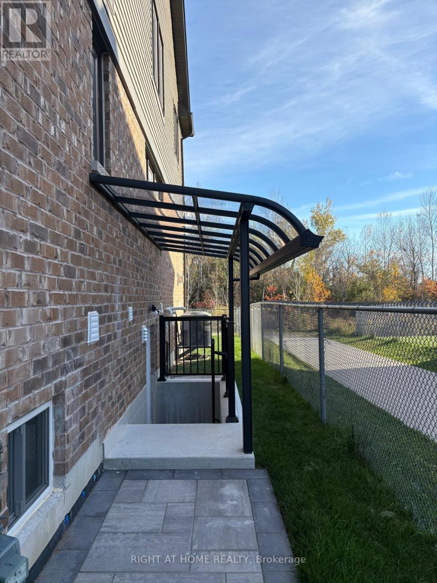 2453 New Providence Street, Oshawa, ON photo 3