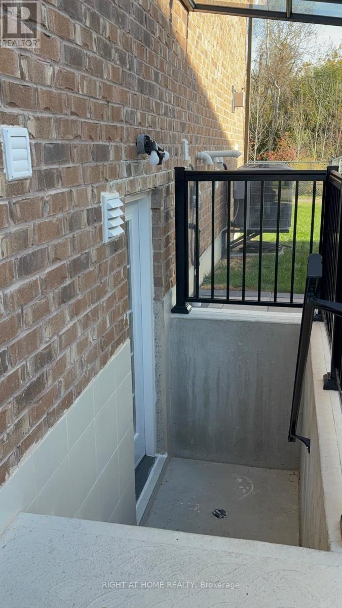 2453 New Providence Street, Oshawa, ON photo 5